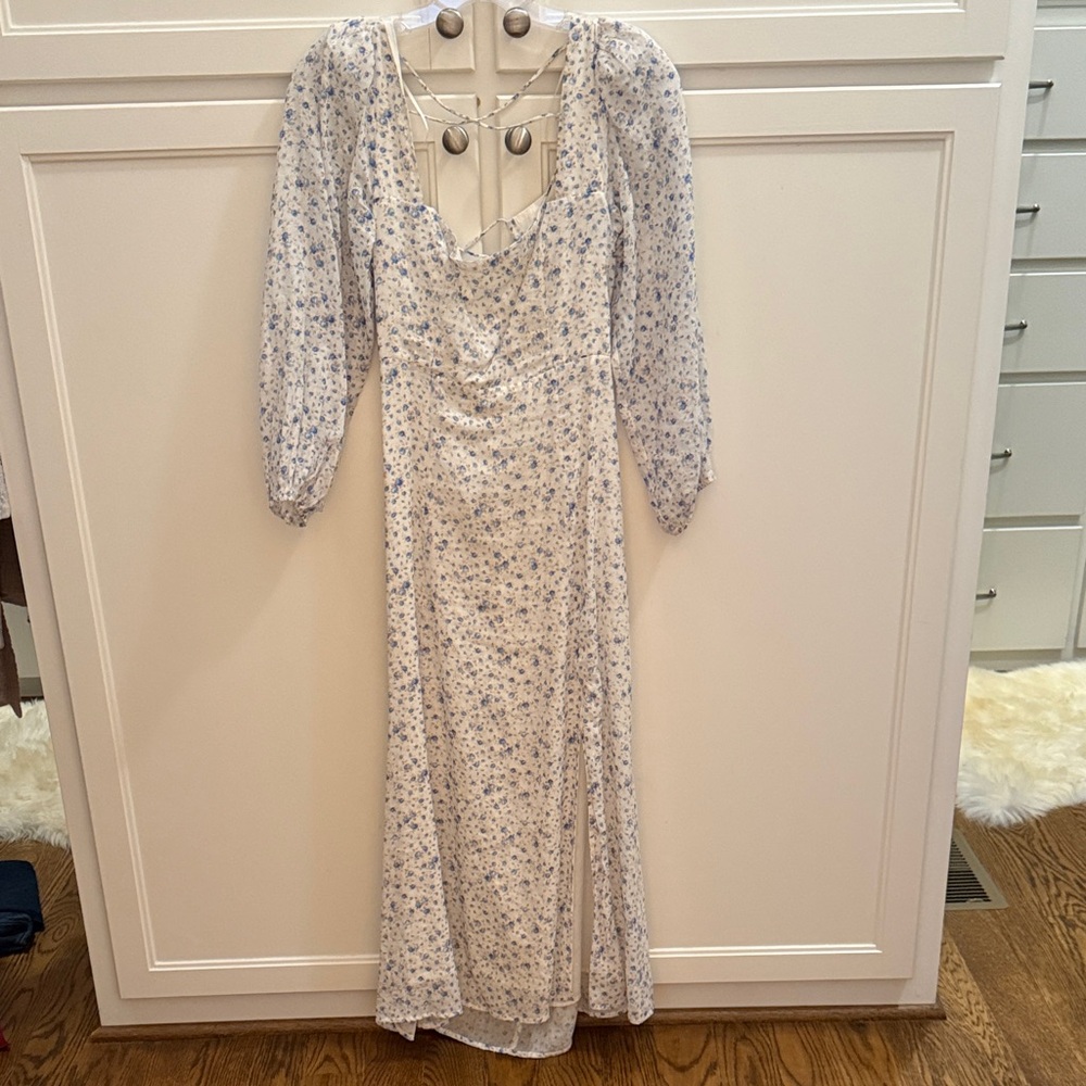 Astr White and Blue Floral Long Sleeve Dress